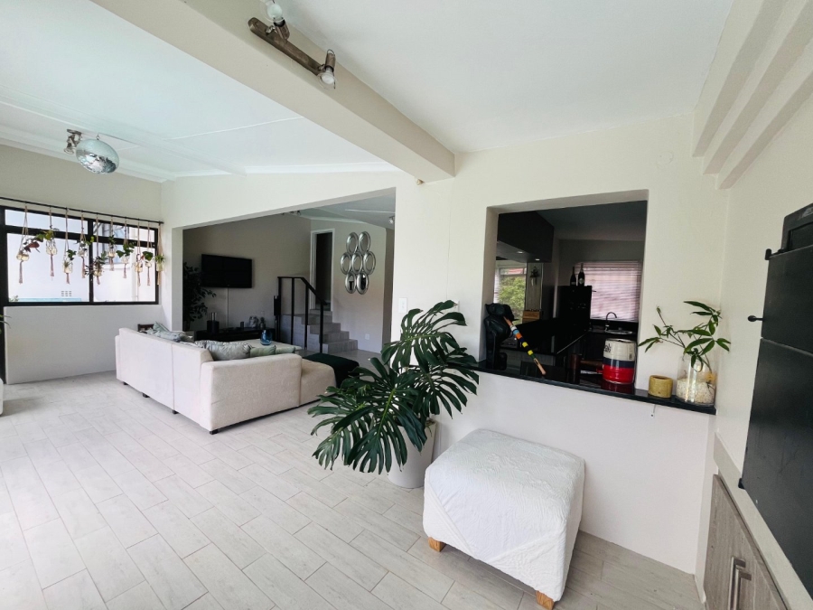 6 Bedroom Property for Sale in Gonubie Eastern Cape